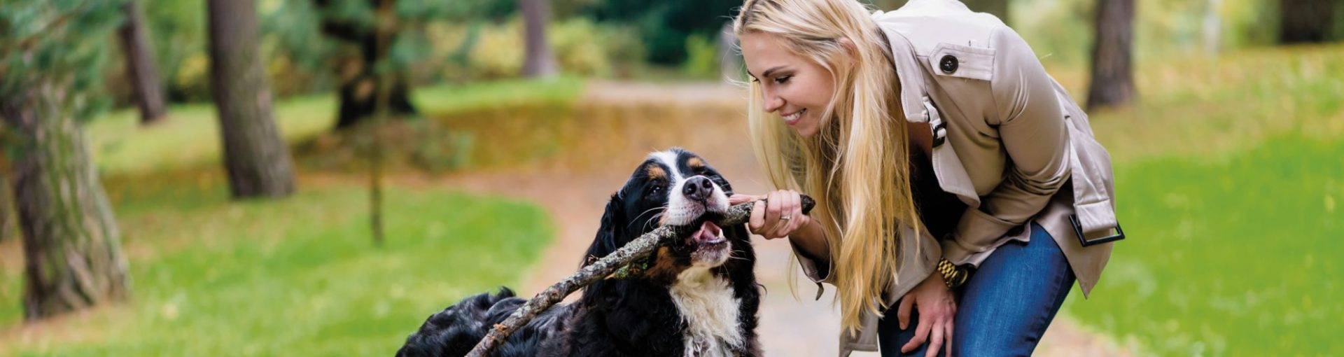 Frau mit Hund